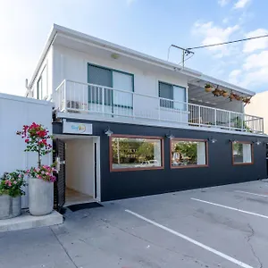 Surf Boutique Backpackers - Free Breakfast Albergue